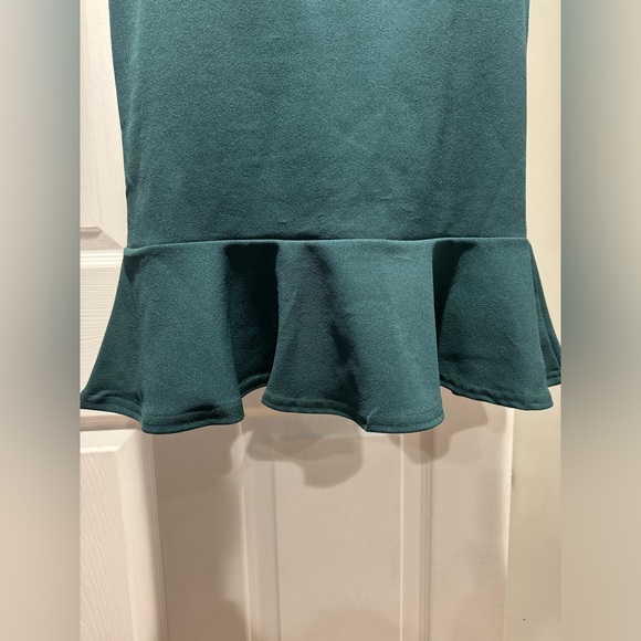 Emerald Green Ruffle Semi Formal Midi Dress (Size M) - Picture 5 of 11